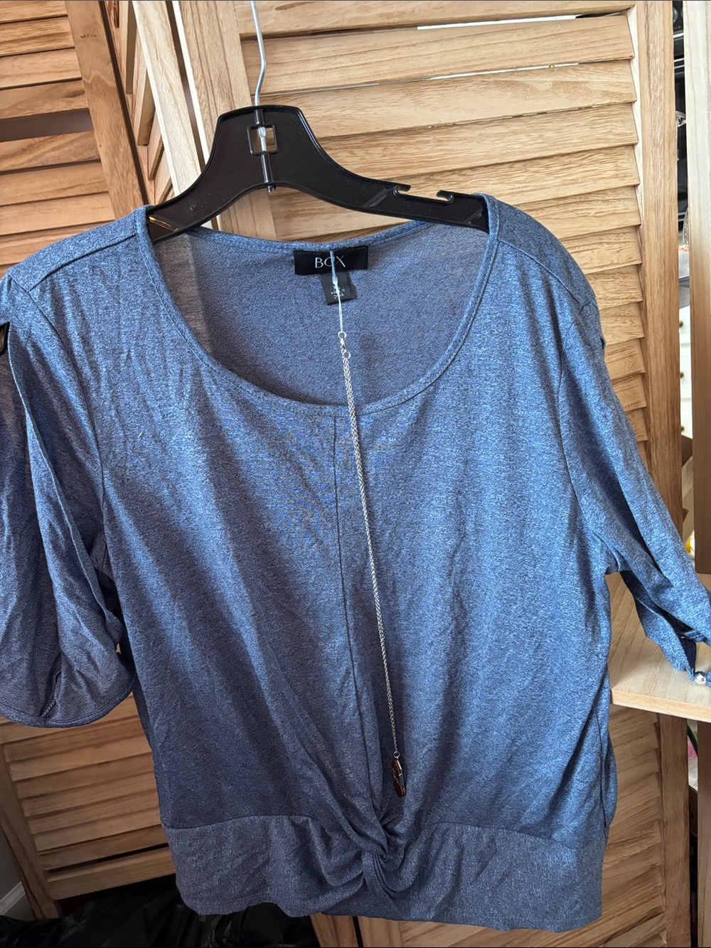 BCX Heathered Slate Blue Twist-Front Short Sleeve Top With Necklace XL NWOT